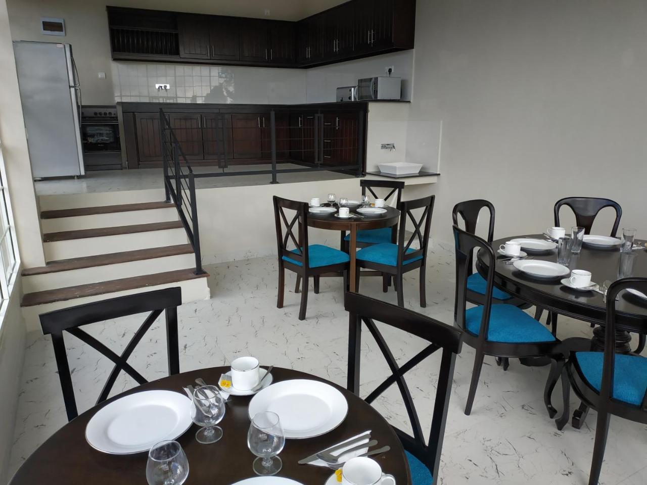 Lemon Court विला *